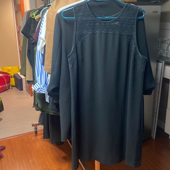 Club Monaco black dress with beautiful detailing - Picture 1 of 3